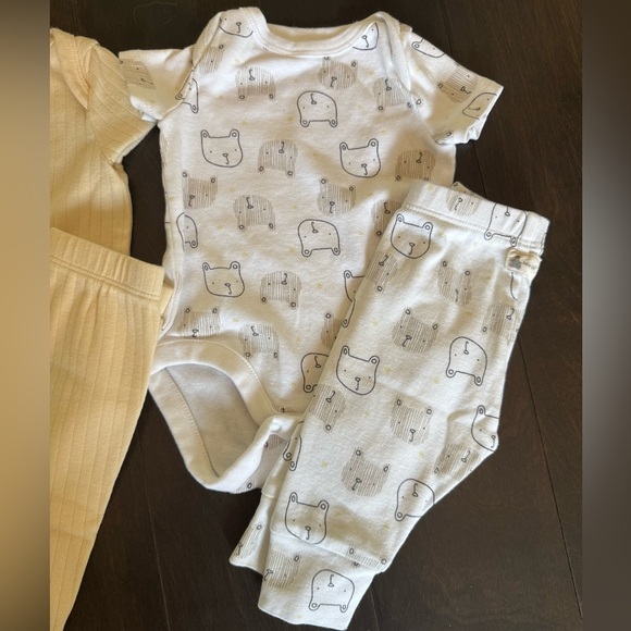 GAP Bodysuits with Matching Pants - Picture 4 of 4